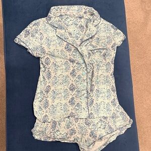 Women's Nine West pajama top and shorts set size M